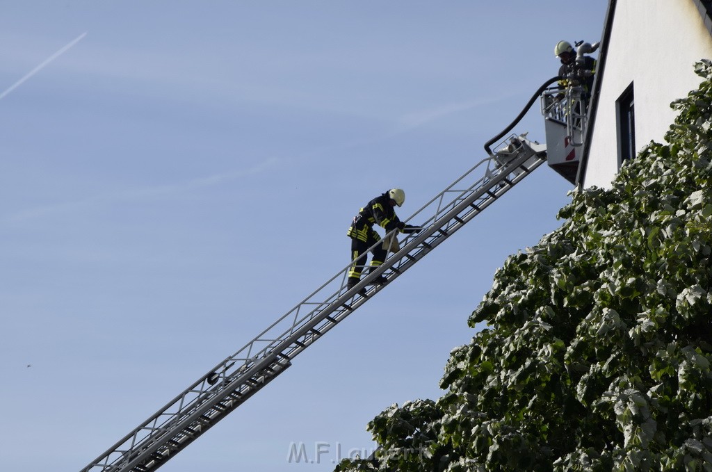 Feuer 2 Dachstuhl Koeln Dellbrueck Von der Leyen Str P033.JPG - Miklos Laubert